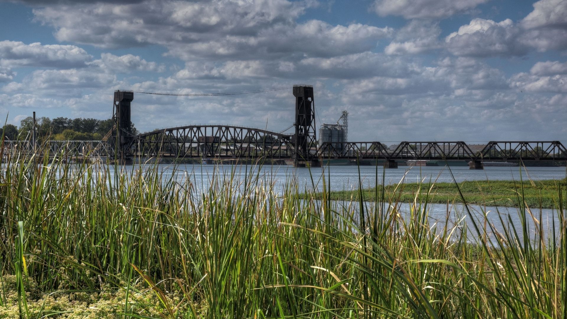 Decatur, Al drawbridge over river