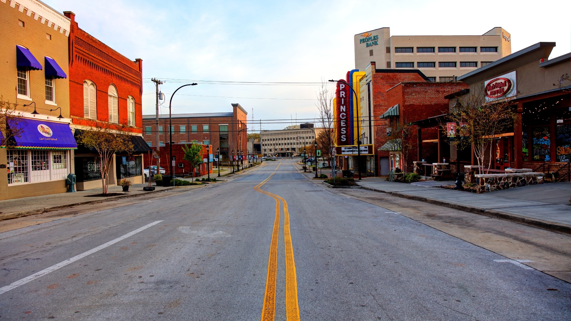 Photo of downtown Decatur, Alabama street and businesses