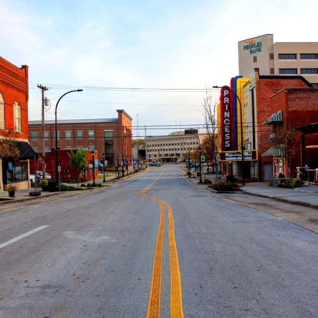 Photo of downtown Decatur, Alabama street and businesses